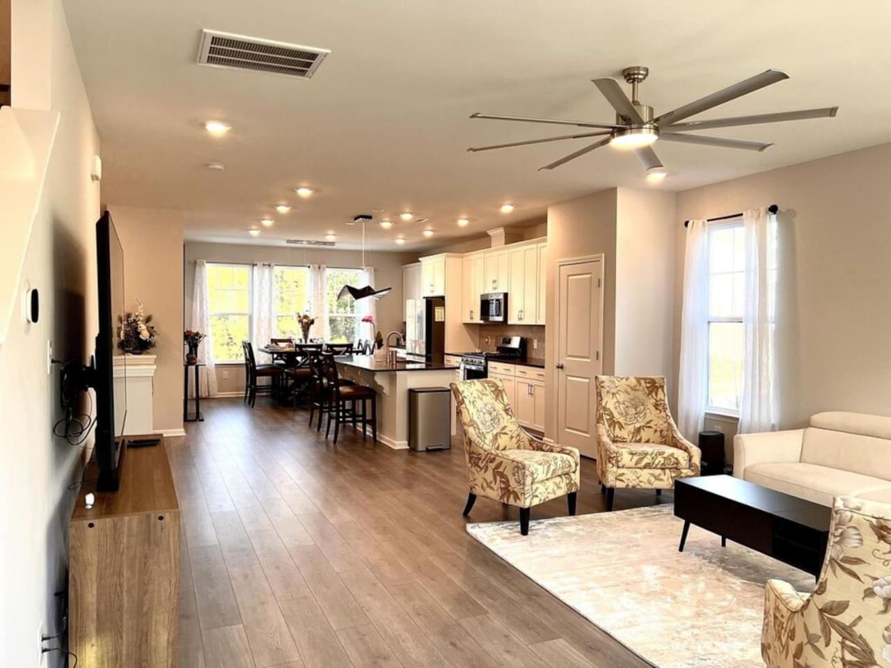 The Villas Buckingham 10 Mins To Rdu Airport Duke Downtown Durham Eksteriør bilde