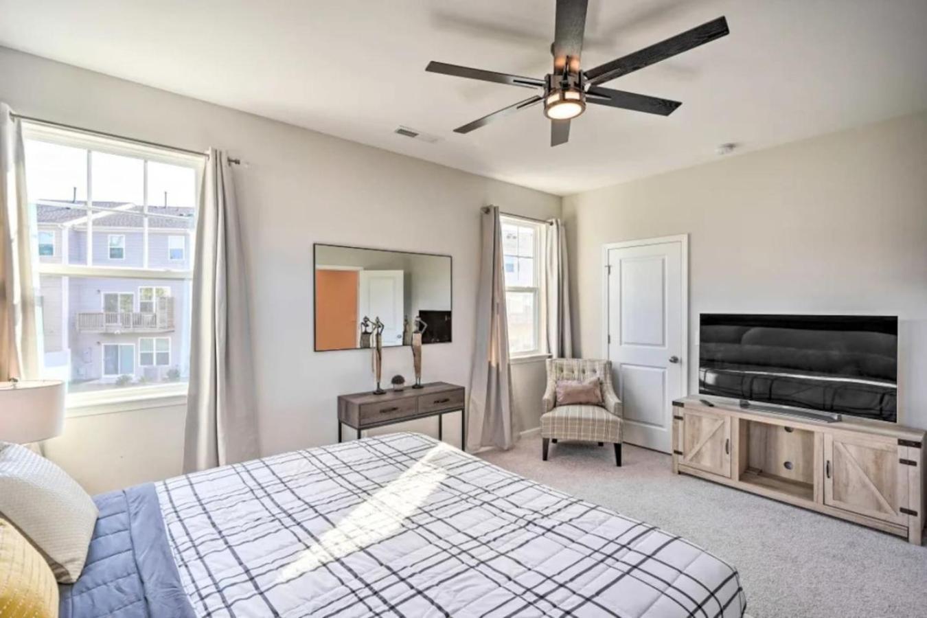 The Villas Buckingham 10 Mins To Rdu Airport Duke Downtown Durham Eksteriør bilde